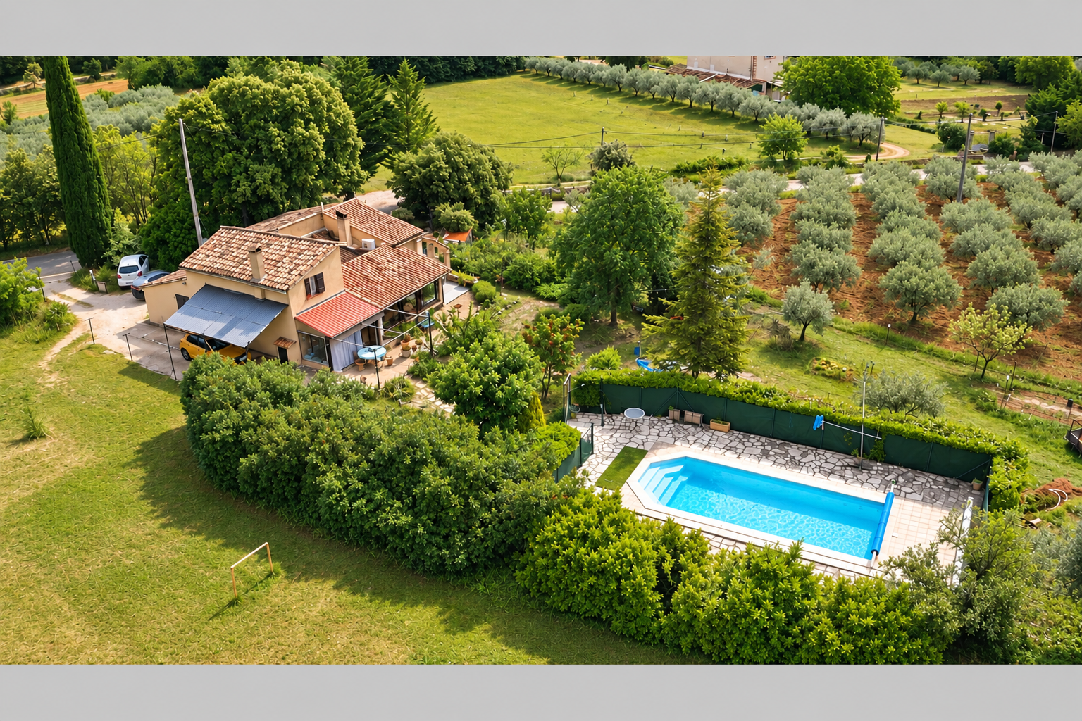 Maison avec piscine sur 8 000 m² de terrain à Cotignac